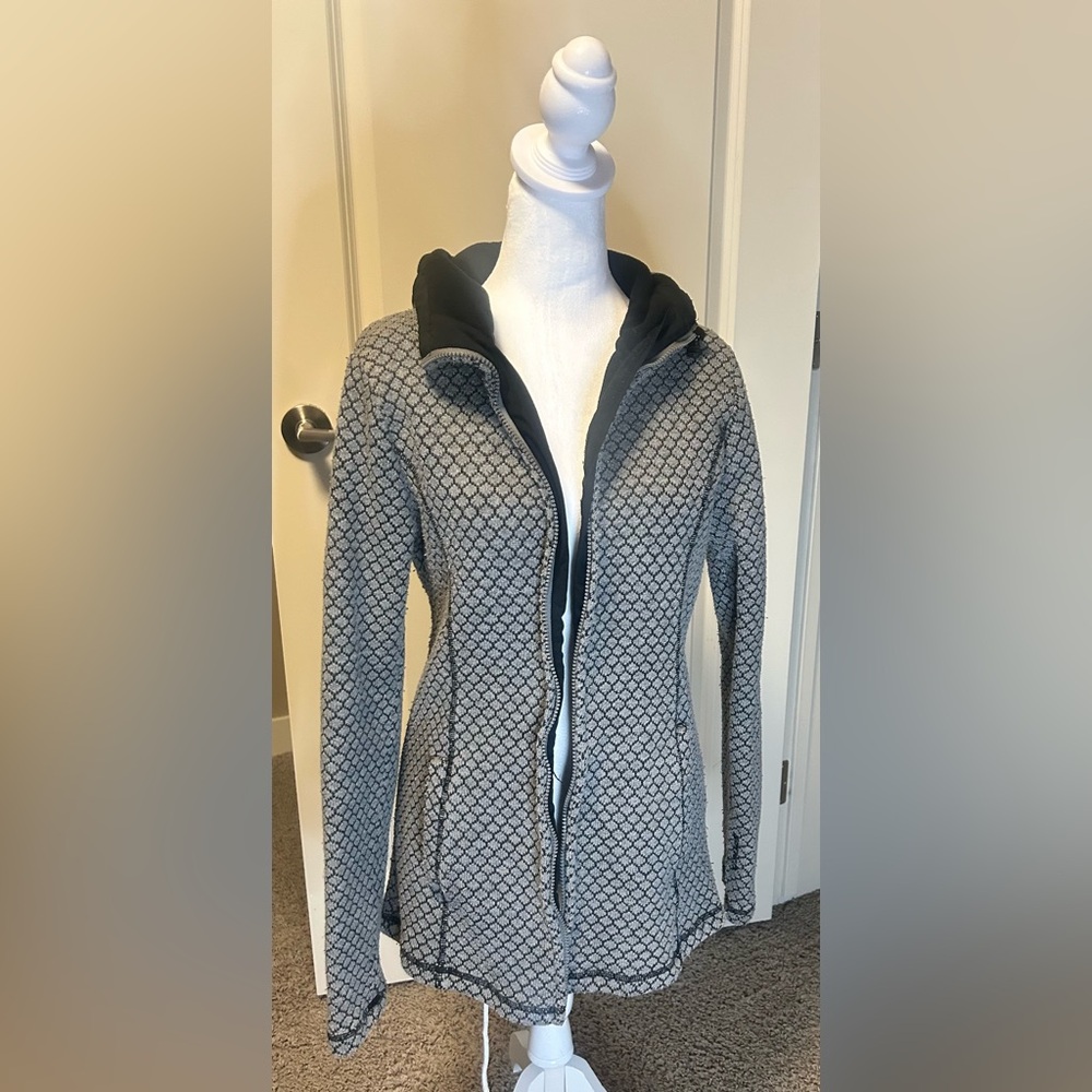 Woman’s large bench fleece lined quilted grey jacket with hood